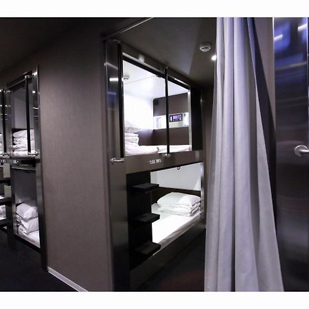 Capsule Hotel Valie Ebisucho Osaka Exteriör bild