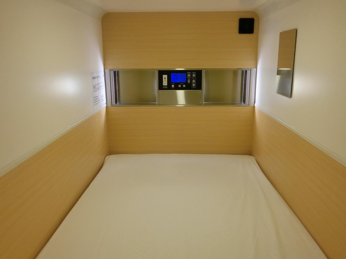 Capsule Hotel Valie Ebisucho Osaka Exteriör bild