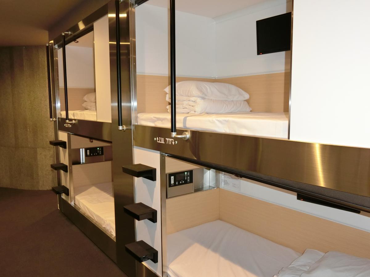 Capsule Hotel Valie Ebisucho Osaka Exteriör bild