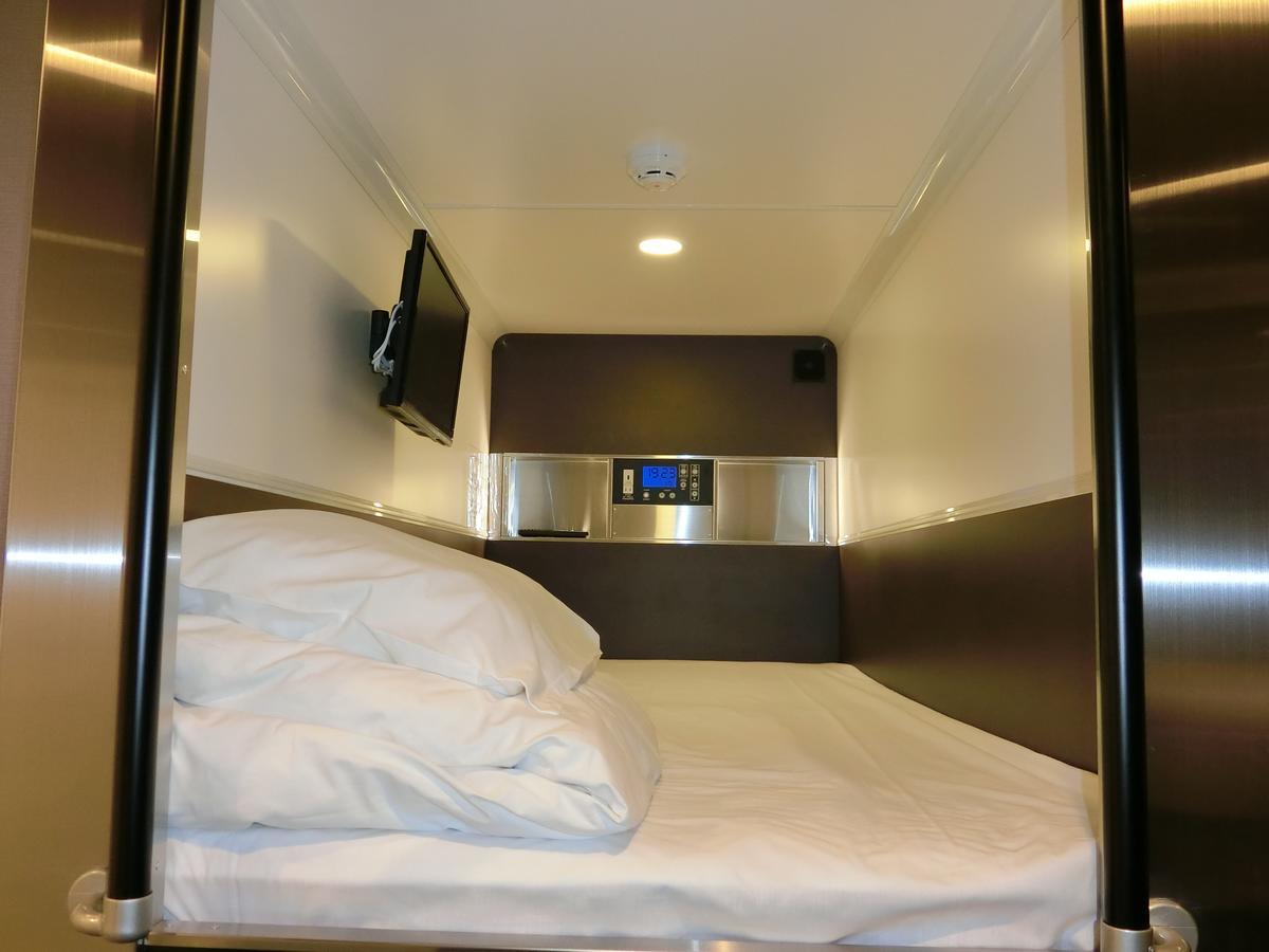 Capsule Hotel Valie Ebisucho Osaka Exteriör bild