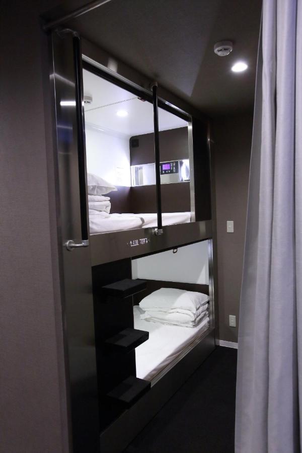 Capsule Hotel Valie Ebisucho Osaka Exteriör bild